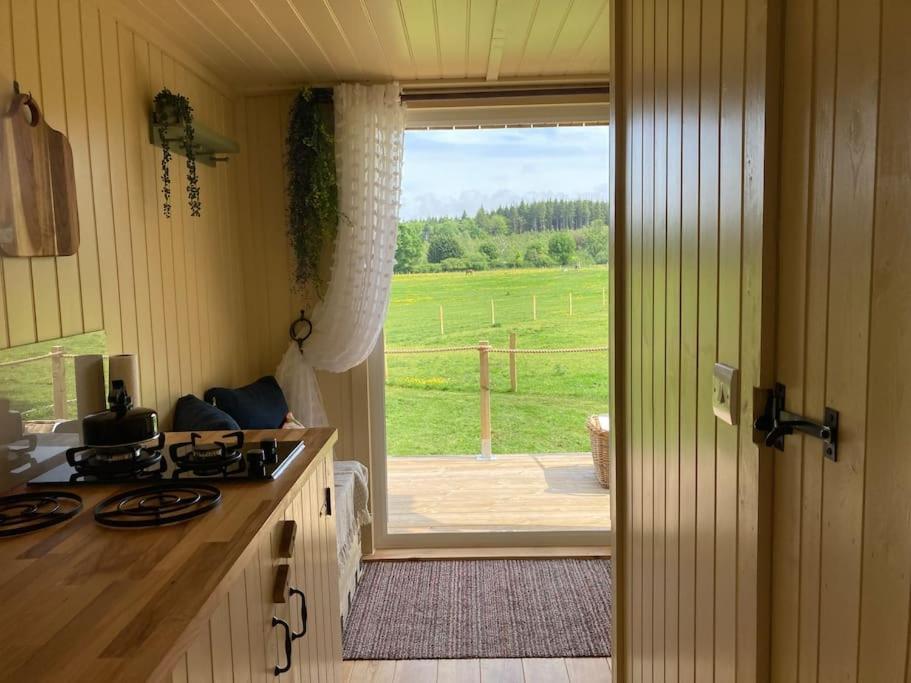 Neddys Rest Luxury Horsebox Stay Battle Ngoại thất bức ảnh